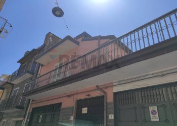 Edificio all\'aperto - Casa indipendente VIA  FABIO FILZI
 
8, Paterno - foto 1