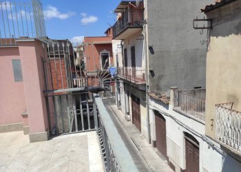 Balcone - Casa indipendente VIA  FABIO FILZI
 
8, Paterno - foto 12