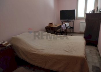 Camera / camera da letto - Casa indipendente VIA  FABIO FILZI
 
8, Paterno - foto 32