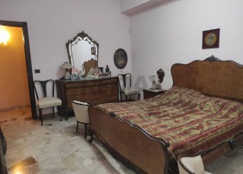 Camera / camera da letto - Casa indipendente VIA  FABIO FILZI
 
8, Paterno - foto 34