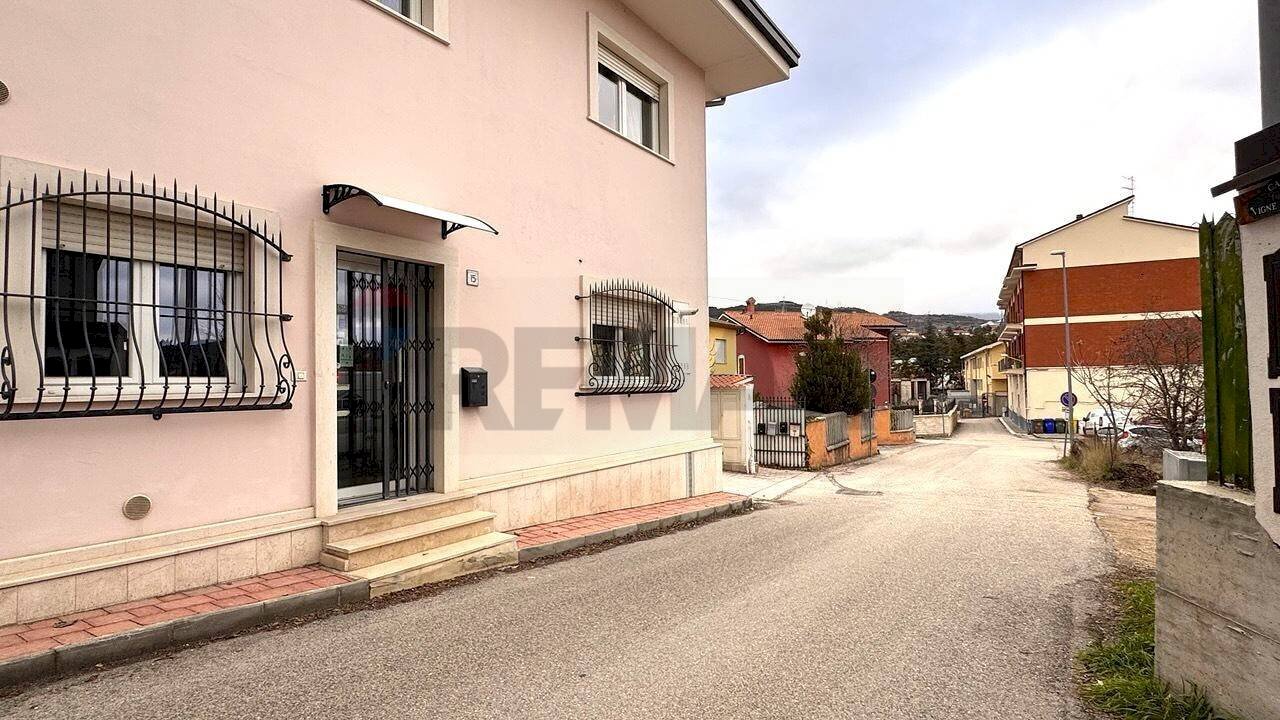 Casa all\'aperto - Commercial Premises Via Lanciano
 
15, L'Aquila - photo 1