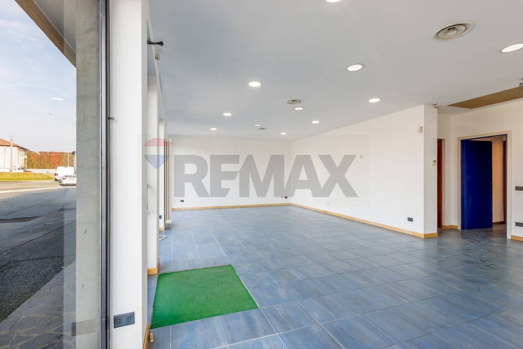 Stanza vuota - Commercial Premises PIAZZA VITTORIO EMANUELE II
 
2, Dalmine - photo 3