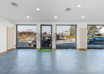 Stanza vuota - Locale Commerciale PIAZZA VITTORIO EMANUELE II
 
2, Dalmine - foto 4