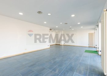 Stanza vuota - Locale Commerciale PIAZZA VITTORIO EMANUELE II
 
2, Dalmine - foto 5