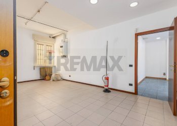 Stanza vuota - Locale Commerciale PIAZZA VITTORIO EMANUELE II
 
2, Dalmine - foto 6