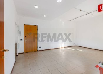 Stanza vuota - Locale Commerciale PIAZZA VITTORIO EMANUELE II
 
2, Dalmine - foto 7