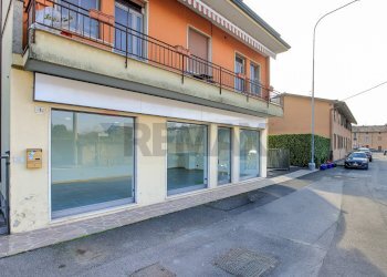 Edificio all\'aperto - Locale Commerciale PIAZZA VITTORIO EMANUELE II
 
2, Dalmine - foto 10