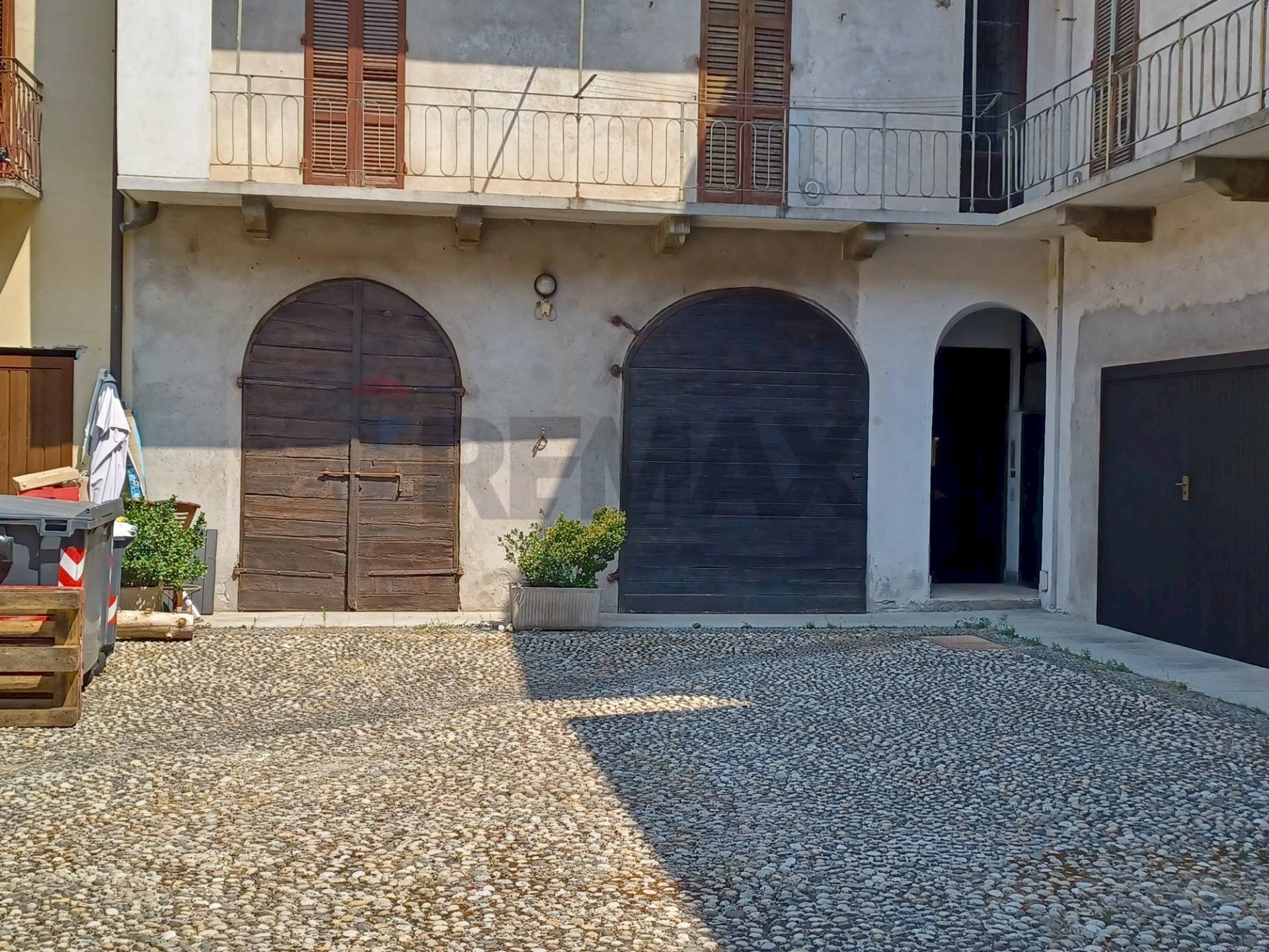 Edificio all\'aperto - Box piazza Martiri della Libertà
 
22, Galliate - photo 2