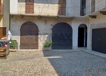 Edificio all\'aperto - Box piazza Martiri della Libertà
 
22, Galliate - foto 2