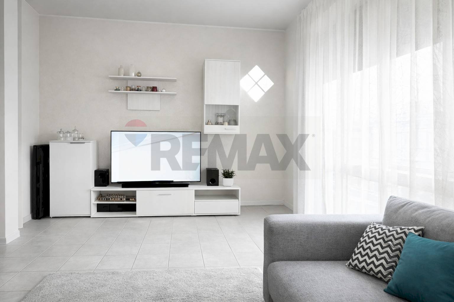 Soggiorno - Four-room apartment Via Gibellini
 
75, Novara - photo 3