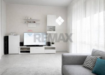 Soggiorno - Quadrilocale Via Gibellini
 
75, Novara - foto 3