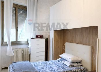 Camera / camera da letto - Quadrilocale Via Gibellini
 
75, Novara - foto 6