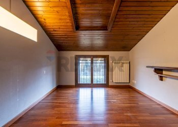 Stanza vuota - Trilocale VIA SANTA VALERIA
 
1, Caglio - foto 17