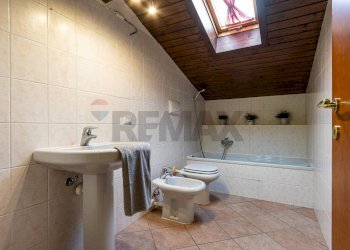 Bagno - Trilocale VIA SANTA VALERIA
 
1, Caglio - foto 19