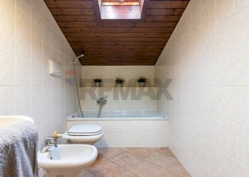 Bagno - Trilocale VIA SANTA VALERIA
 
1, Caglio - foto 20