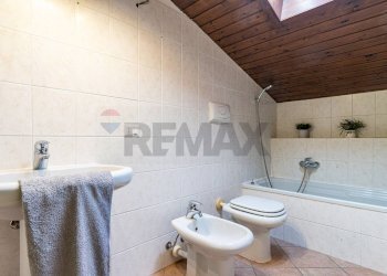 Bagno - Trilocale VIA SANTA VALERIA
 
1, Caglio - foto 21