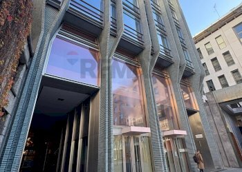 Edificio all\'aperto - Shop corso Vittorio Emanuele II
 
9, Milano - photo 3