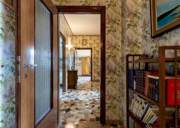 Hall / corridoio - Casa indipendente via Montello
 
13, Venegono Inferiore - foto 10