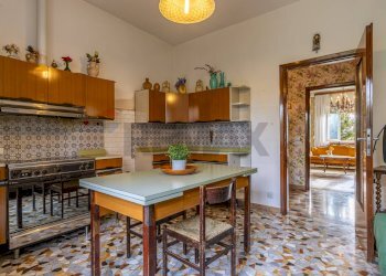 Sala da pranzo - Casa indipendente via Montello
 
13, Venegono Inferiore - foto 14