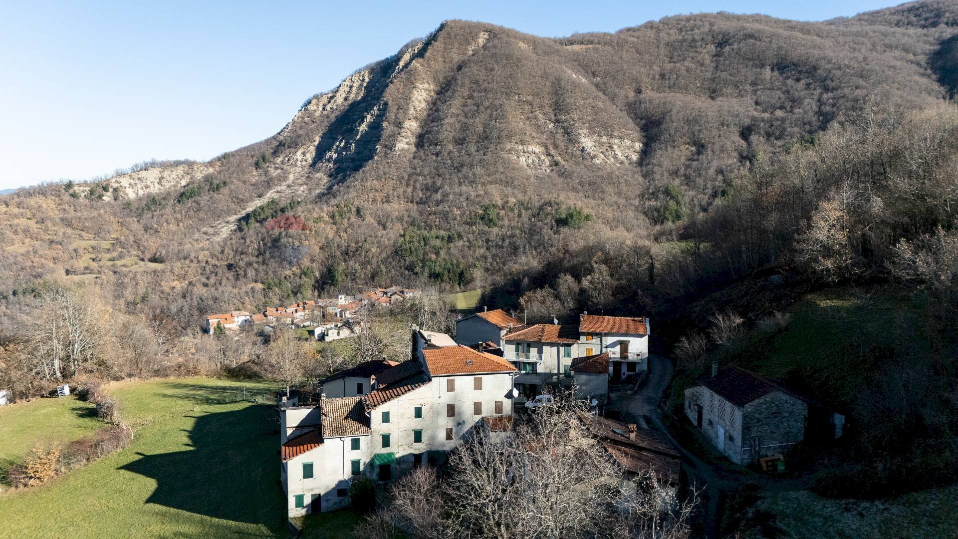 Vista delle montagne - Casa semi indipendente località tufi
 
28, Corniglio - foto 1