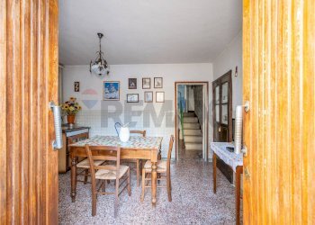 Sala da pranzo - Casa semi indipendente località tufi
 
28, Corniglio - foto 4