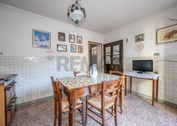 Sala da pranzo - Casa semi indipendente località tufi
 
28, Corniglio - foto 6