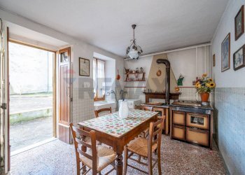 Sala da pranzo - Casa semi indipendente località tufi
 
28, Corniglio - foto 8