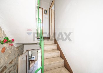 Scale - Casa semi indipendente località tufi
 
28, Corniglio - foto 16