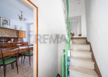 Scale - Casa semi indipendente località tufi
 
28, Corniglio - foto 20