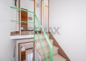 Scale - Casa semi indipendente località tufi
 
28, Corniglio - foto 25