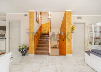 Scale - Villa Fidenza - foto 3