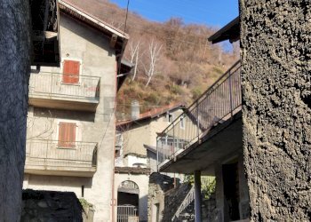 Edificio all\'aperto - Casa indipendente via per Caino, Vercana - foto 4