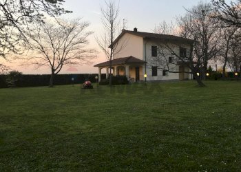 Casa all\'aperto - Villa Via Strada Vecchia di Valenza
 
13, Sale - foto 1