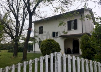 Casa all\'aperto - Villa Via Strada Vecchia di Valenza
 
13, Sale - foto 2