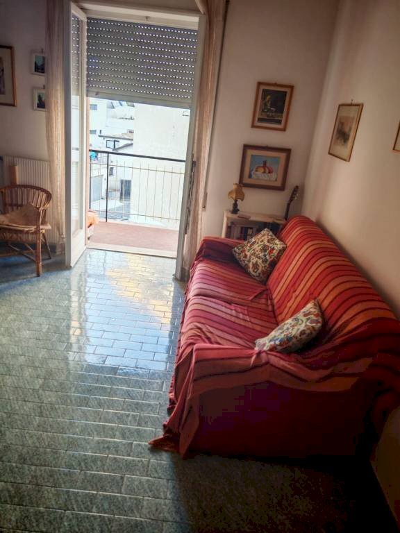 Salone - Three-room apartment via Ancona, Gaeta - photo 3