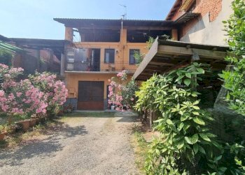 Cortile interno - Casa indipendente corso Camillo Benso di Cavour, 36, Gattinara - foto 2