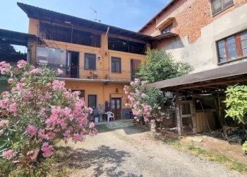 Cortile interno - Casa indipendente corso Camillo Benso di Cavour, 36, Gattinara - foto 44