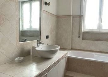 Bagno - Trilocale viale Fulvio Testi, 176, Cinisello Balsamo - foto 15