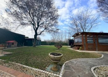 Giardino - Casa indipendente via dell'Industria, 80, Bologna (zona San Vitale) - foto 1