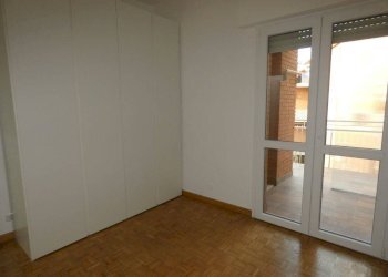 Camera da letto - Four-room apartment corso Europa, 14, Alba - photo 14
