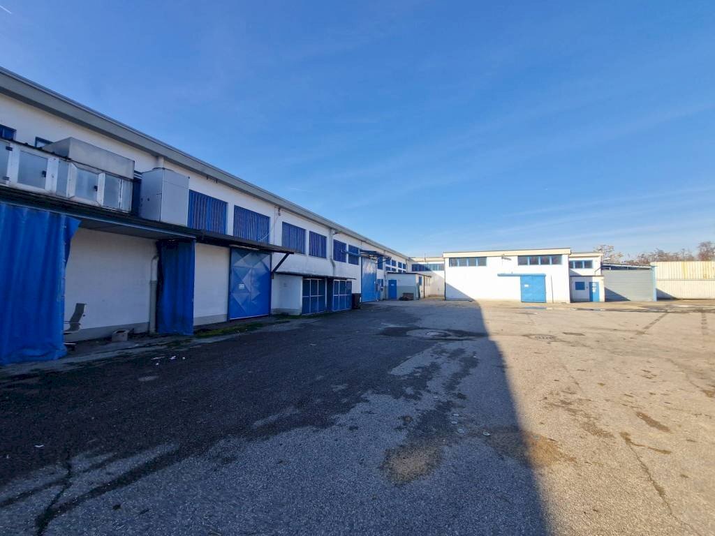 Cortile interno - Capannone via Enrico Fermi, Settimo Milanese - foto 1