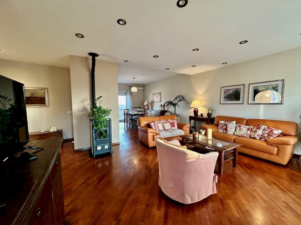 Salone - Appartamento via Martiri della Libertà, 171, Occhieppo Inferiore - foto 1