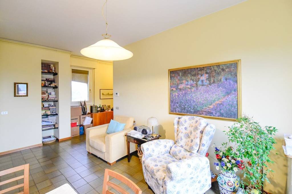 Salone - Appartamento via Vincenzo Monti, 12, Carugo - foto 1