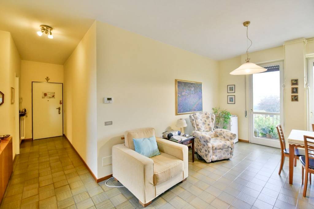 Salone - Appartamento via Vincenzo Monti, 12, Carugo - foto 2