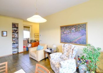 Salone - Appartamento via Vincenzo Monti, 12, Carugo - foto 1