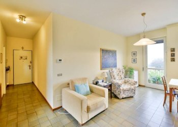 Salone - Appartamento via Vincenzo Monti, 12, Carugo - foto 2