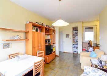 Salone - Appartamento via Vincenzo Monti, 12, Carugo - foto 4