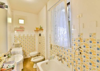 Bagno - Appartamento via Vincenzo Monti, 12, Carugo - foto 10