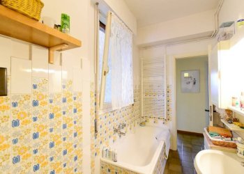 Bagno - Appartamento via Vincenzo Monti, 12, Carugo - foto 12