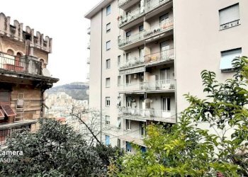 Zona - Trilocale via Antonio Burlando, 5A, Genova (zona Staglieno) - foto 2
